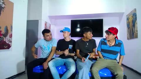 Snapshot of crismens chatting on 09.18.25 crismens online show from 09.18.25