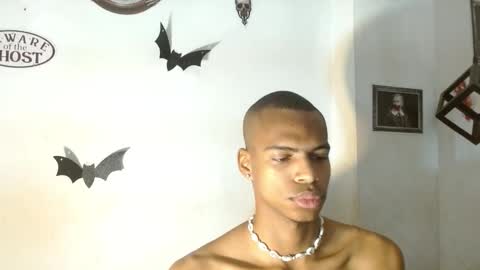 criss_zuri online show from 10.23.25