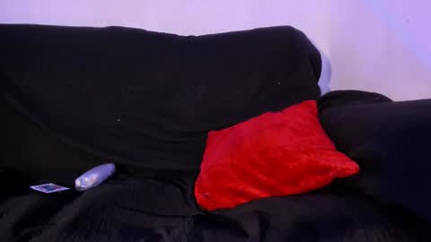 Snapshot of criss_zuri chatting on 02.13.26 criss_zuri online show from 02.13.26