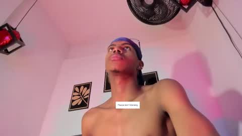 Snapshot of criss_zuri chatting on 03.12.26 criss_zuri online show from 03.12.26