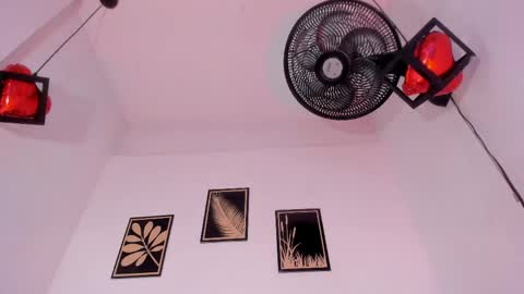 Snapshot of criss_zuri chatting on 04.01.26 criss_zuri online show from 04.01.26