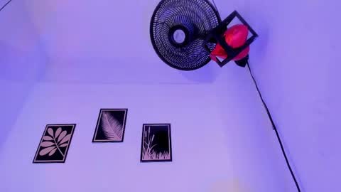 Snapshot of criss_zuri chatting on 04.15.26 criss_zuri online show from 04.15.26