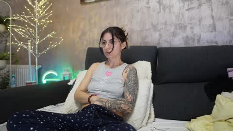 Snapshot of crissy_love chatting on 02.05.25 crissy_love online show from 02.05.25