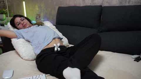 Snapshot of crissy_love chatting on 02.10.25 crissy_love online show from 02.10.25