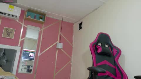 Snapshot of cristal_49 chatting on 03.01.26 cristal_49 online show from 03.01.26