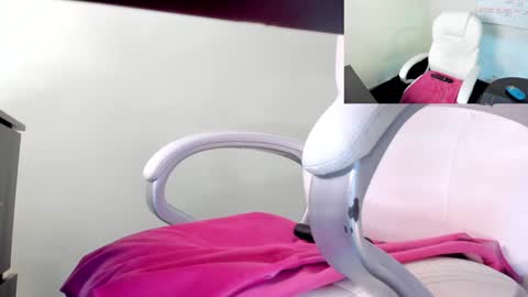 Snapshot of cristal_princess_ chatting on 01.04.25 Cristal online show from 01.04.25