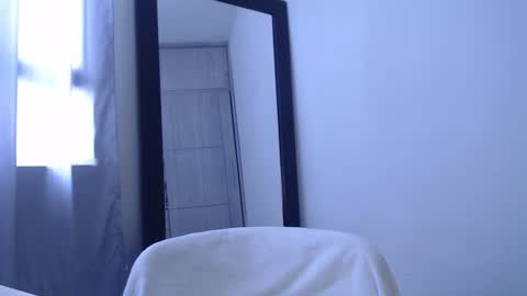 Snapshot of cristal_sexyboobs_ chatting on 12.01.24 Cristal online show from 12.01.24