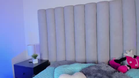 Nicole  Connection time 220pm-910pmCol online show from 02.11.25