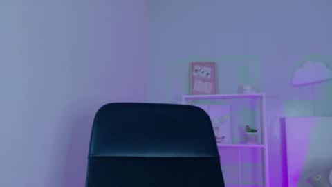 Nicole  Connection time 220pm-910pmCol online show from 12.20.25