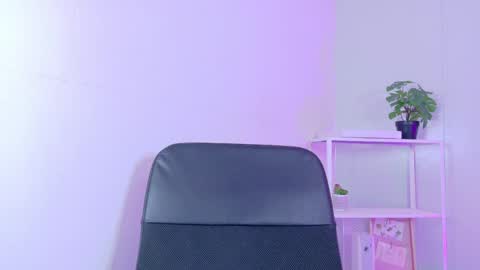 Nicole  Connection time 220pm-910pmCol online show from 04.04.26