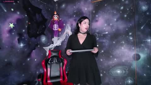 Cristal de Leon online show from 10.14.25