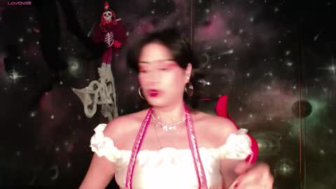 Cristal de Leon online show from 10.22.25