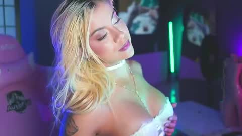 Laura online show from 12.21.25