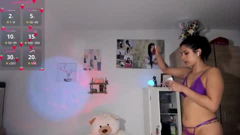 Snapshot of cristalmunez chatting on 09.22.25 cristal online show from 09.22.25