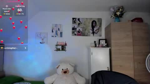 Snapshot of cristalmunez chatting on 09.23.25 cristal online show from 09.23.25