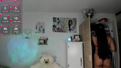 Snapshot of cristalmunez chatting on 09.28.25 cristal online show from 09.28.25