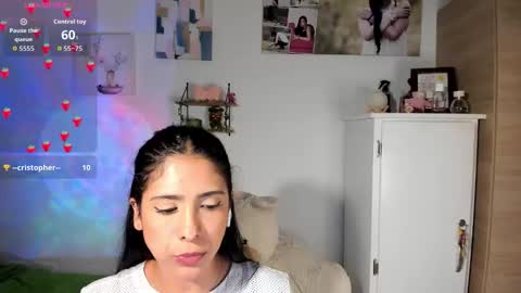 Snapshot of cristalmunez chatting on 09.30.25 cristal online show from 09.30.25