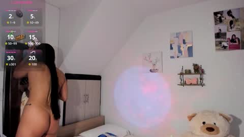 Snapshot of cristalmunez chatting on 10.14.25 cristal online show from 10.14.25