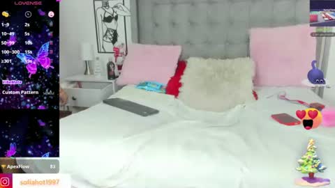 Snapshot of cristalsofiahot chatting on 12.30.24 Cristal Sofia online show from 12.30.24