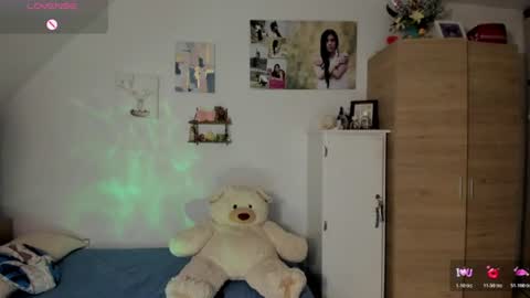 Snapshot of cristamunez chatting on 06.19.26 veronika online show from 06.19.26