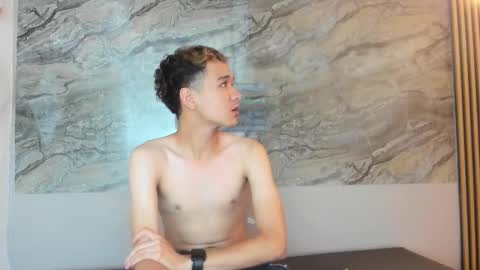 Snapshot of cristhian_cody chatting on 10.14.25 Cristhian online show from 10.14.25
