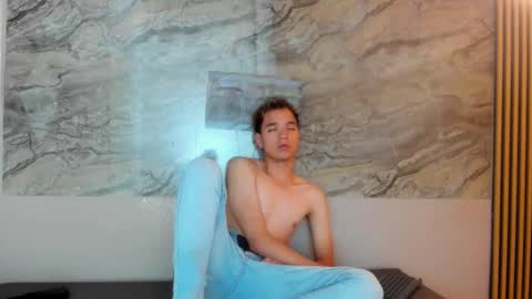 Snapshot of cristhian_cody chatting on 10.21.25 Cristhian online show from 10.21.25