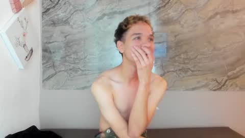Snapshot of cristhian_cody chatting on 10.23.25 Cristhian online show from 10.23.25
