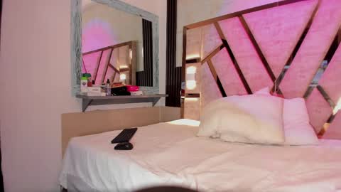 cristin  online show from 04.15.26