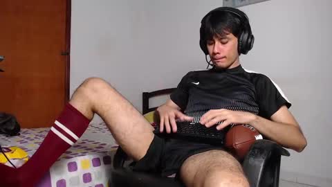 Snapshot of cristian_ortiz_1 chatting on 12.04.24 Cristian online show from 12.04.24
