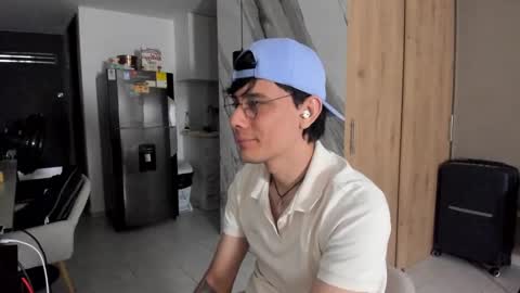 Snapshot of cristian_ortiz_1 chatting on 02.21.25 Cristian online show from 02.21.25