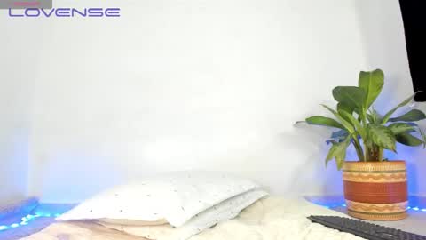 Snapshot of cristina_fernando chatting on 09.15.25 soycriss online show from 09.15.25