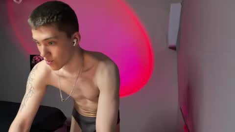 cronck52 online show from 04.18.26