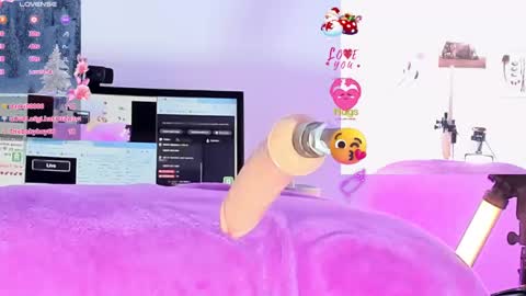 Snapshot of cruella_92 chatting on 12.28.24 Mia online show from 12.28.24