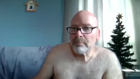 Snapshot of cruising_guy chatting on 10.26.25 fun guy online show from 10.26.25