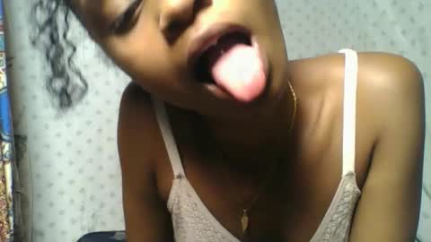 Snapshot of crush069 chatting on 10.22.25 crush069 online show from 10.22.25