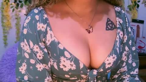 Snapshot of crysrus chatting on 09.21.25 crysrus online show from 09.21.25