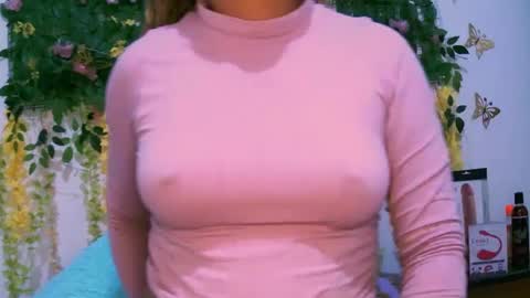 Snapshot of crysrus chatting on 09.26.25 crysrus online show from 09.26.25