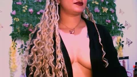 Snapshot of crysrus chatting on 09.28.25 crysrus online show from 09.28.25