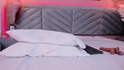crystal_collinss_ online show from 02.21.25