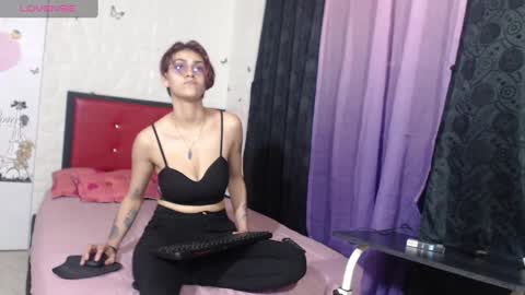 Snapshot of crystal_starx chatting on 01.11.25 Crystal Blaze online show from 01.11.25