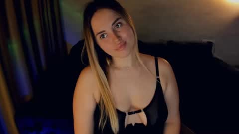 Snapshot of crystalemily chatting on 02.17.25 crystalemily online show from 02.17.25