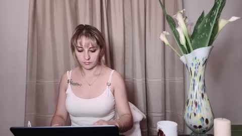 Snapshot of crystalfever_ chatting on 07.19.26 Mary online show from 07.19.26