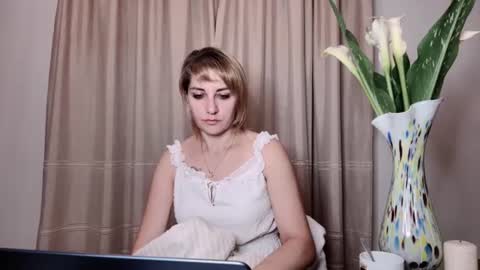 Snapshot of crystalfever_ chatting on 07.20.26 Mary online show from 07.20.26