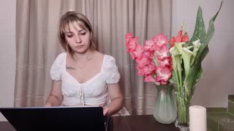 Snapshot of crystalfever_ chatting on 07.31.26 Mary online show from 07.31.26