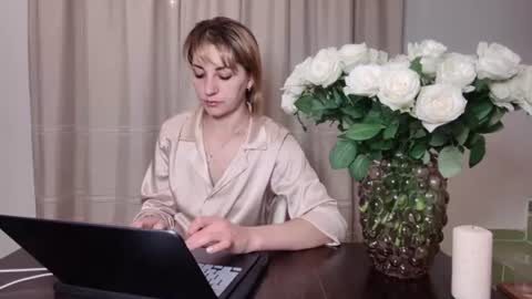Snapshot of crystalfever_ chatting on 08.05.26 Mary online show from 08.05.26