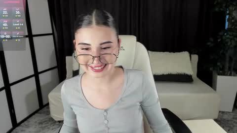 Snapshot of crystall_davis chatting on 10.05.25 Crystall online show from 10.05.25