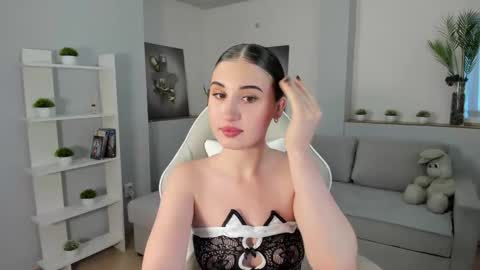 Snapshot of crystall_davis chatting on 10.10.25 Crystall online show from 10.10.25