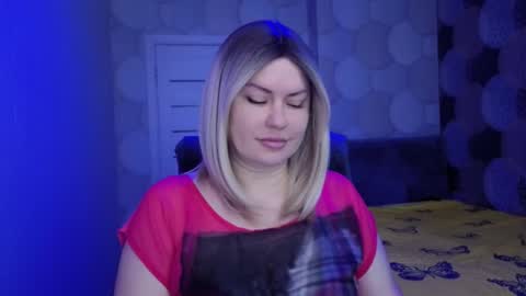 Snapshot of crystallleyes chatting on 10.19.25 CrystalllEyes online show from 10.19.25