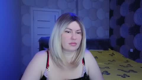 Snapshot of crystallleyes chatting on 10.20.25 CrystalllEyes online show from 10.20.25