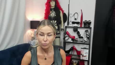 CrystalHotty online show from 09.12.25